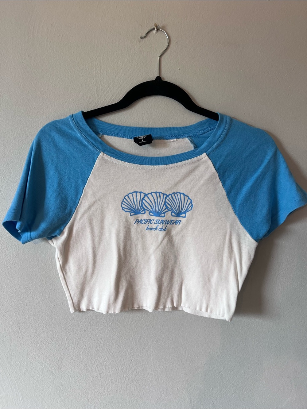Pacific Sunwear White & Blue Shell Raglan Crop Tee